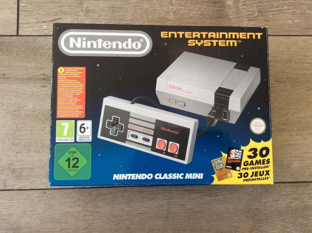 Nintendo NES Classic 8 bit Mini NES in doos, Ophalen of Verzenden, Zo goed als nieuw, Met 1 controller