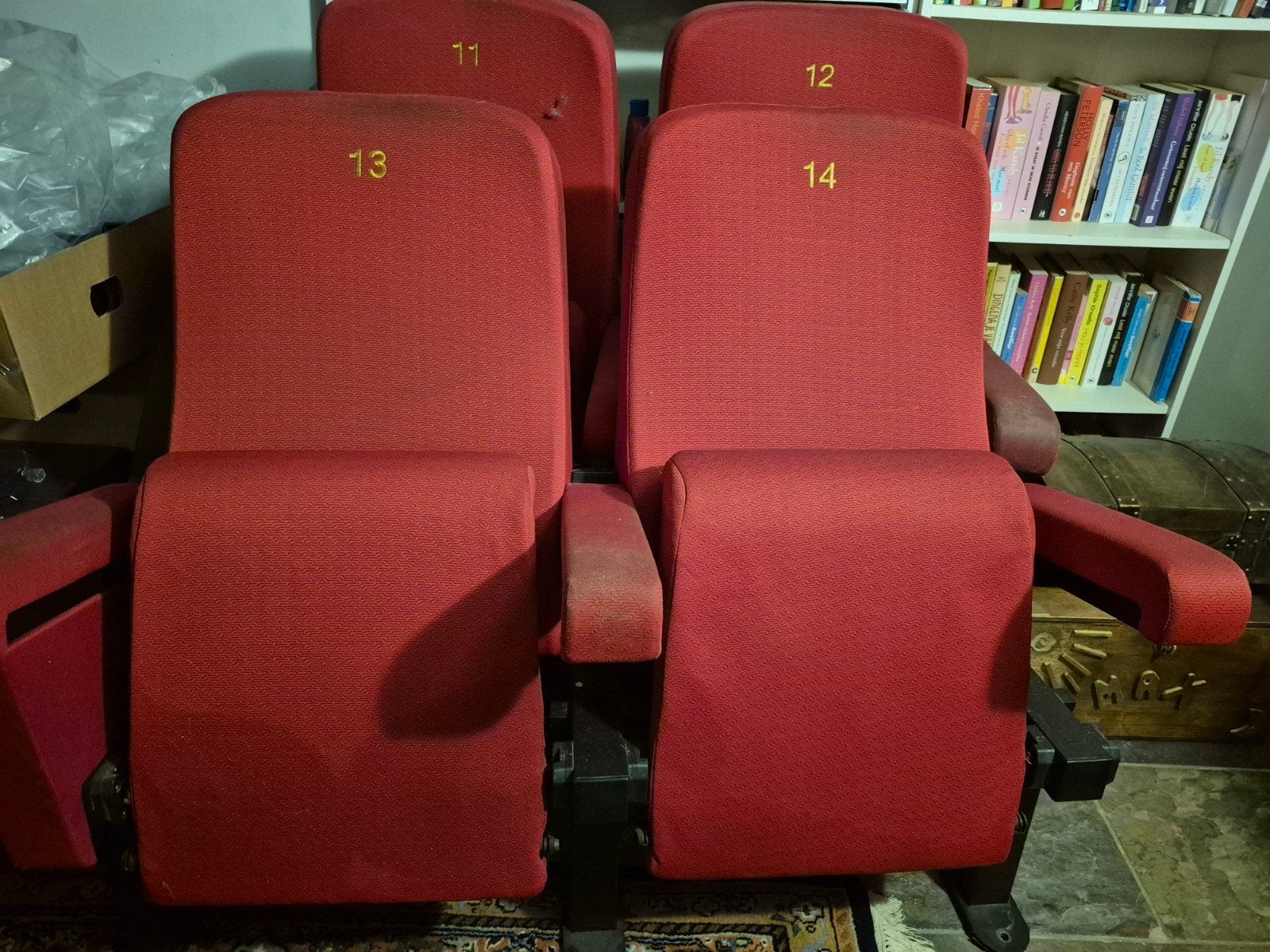 2 Sets van 2 rode bioscoopstoelen, klapstoelen, Ophalen, Gebruikt, Twee, Bioscoop, Retro, Industrieel