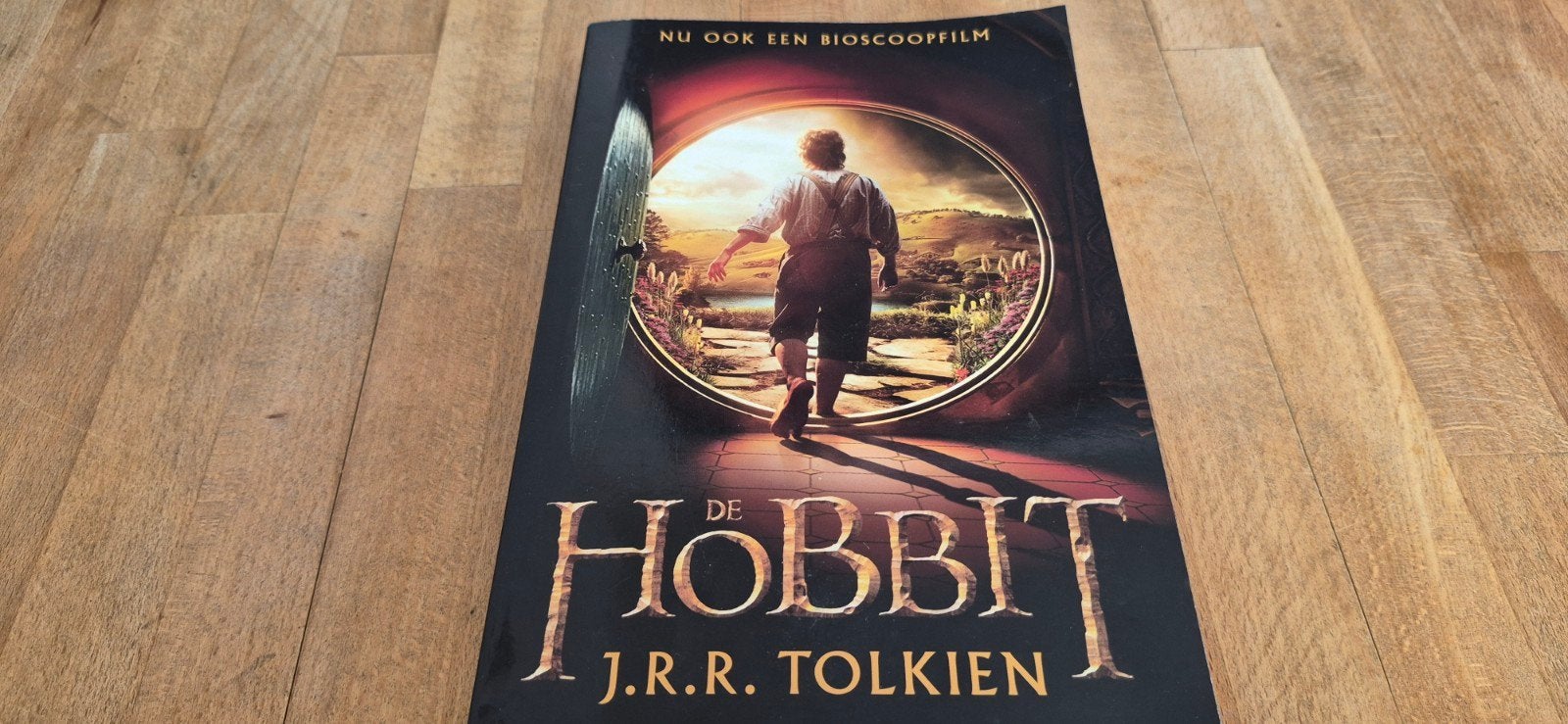 De Hobbit - J.R.R. Tolkien (Bioscoopfilm editie), Boeken, Ophalen of Verzenden, Gelezen, J.R.R. Tolkien