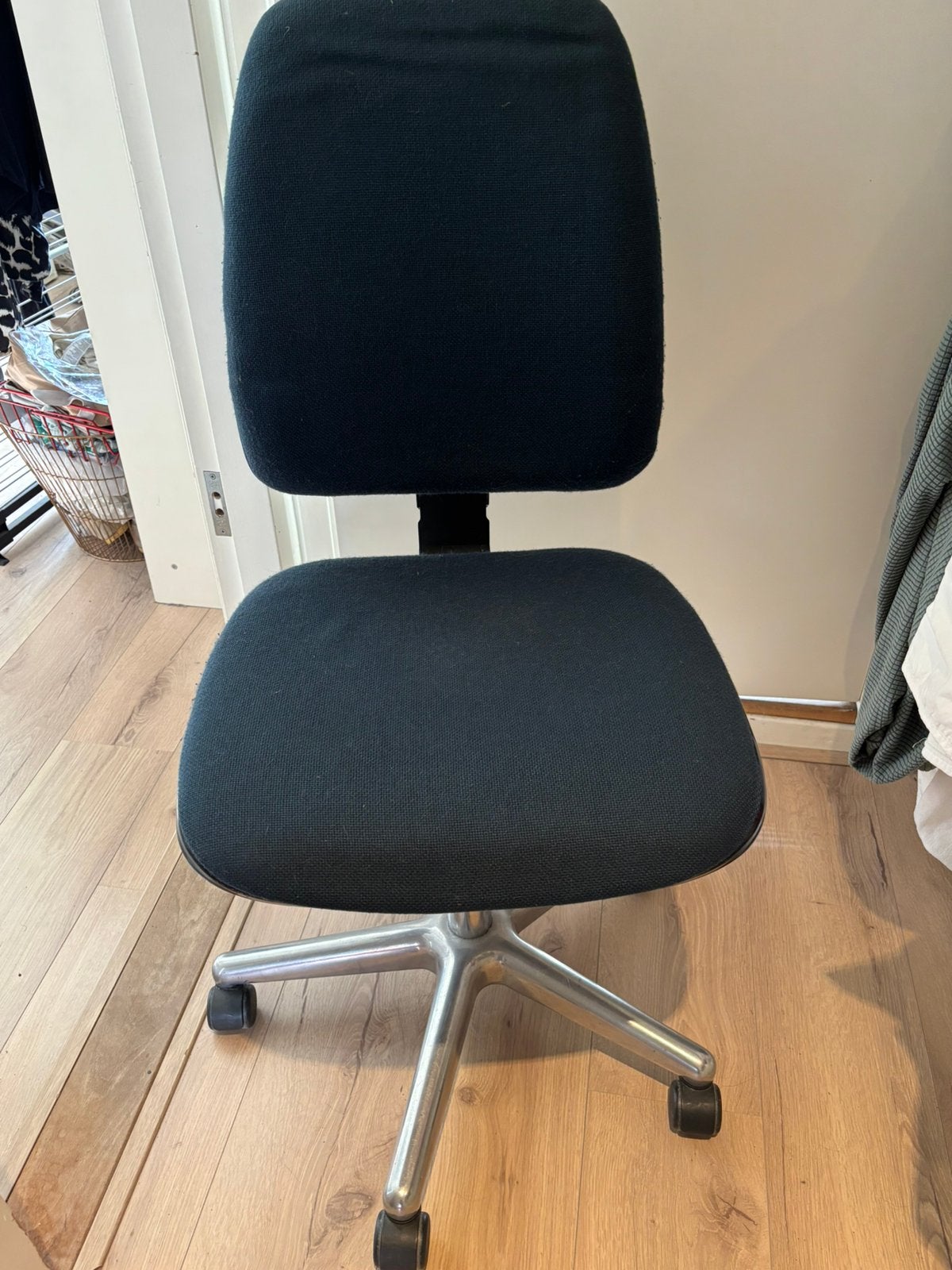 Blauwe stoffrb bureau stoel, Ophalen of Verzenden, Gebruikt, Blauw, Bureaustoel