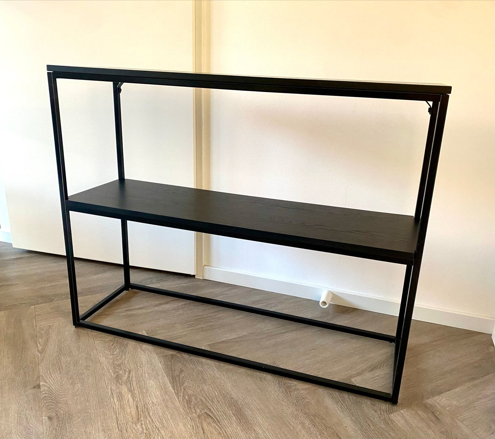 Zwart metalen en houten bijzet tafel , hal kastje, Ophalen, Zo goed als nieuw