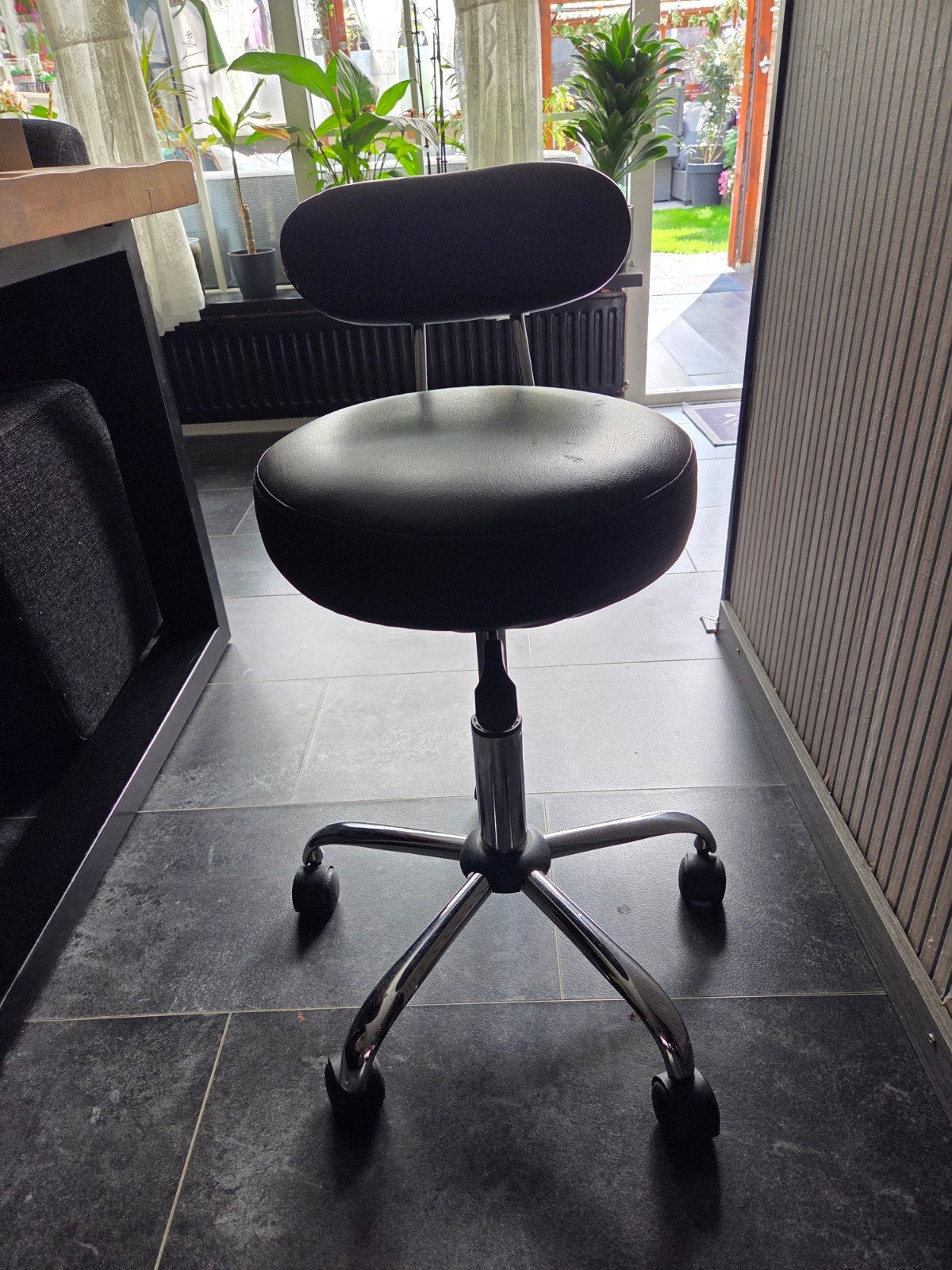 pedicuren kruk, Ophalen, Zwart, Bureaukruk