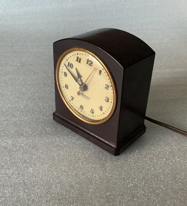 Vintage wekker op elektriciteit, Antiek en Kunst, Ophalen of Verzenden