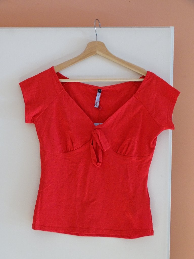 Banned top 'Strik' rood maat M, Maat 38/40 (M), Nieuw, Ophalen of Verzenden, Banned Retro