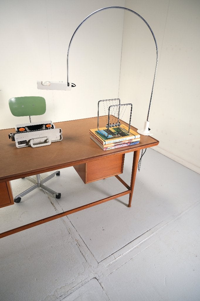 Bureaulamp (Joe Colombo, Spiderlamp, Oluce), Huis en Inrichting, Ophalen, Modern, space age,, 50 tot 75 cm, Zo goed als nieuw
