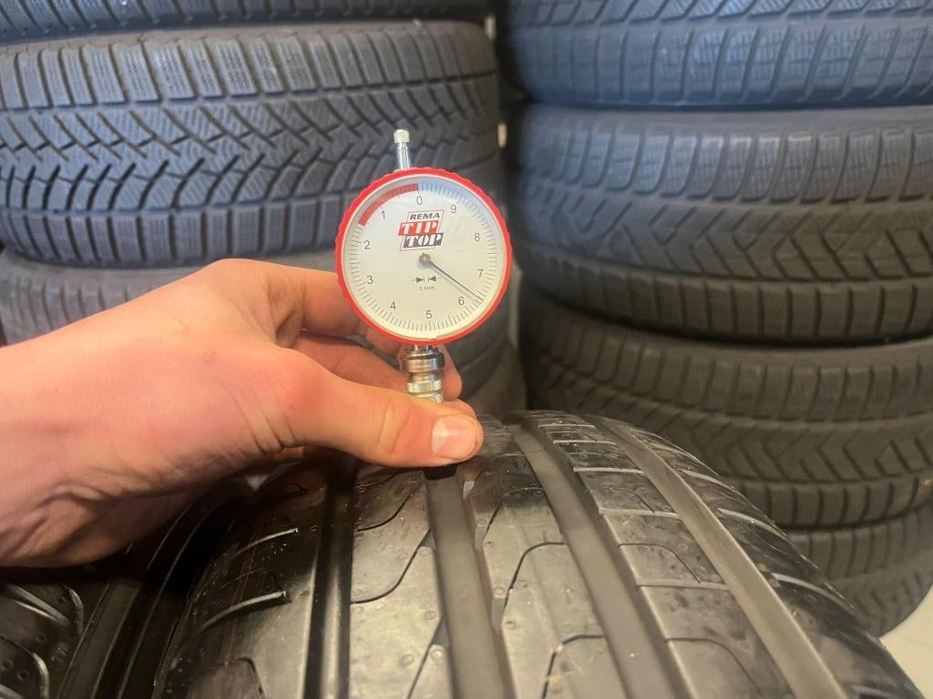 4x 215/65R17 Pirelli Zomerbanden, Ophalen, Band(en), 3013AM, Zomerbanden
