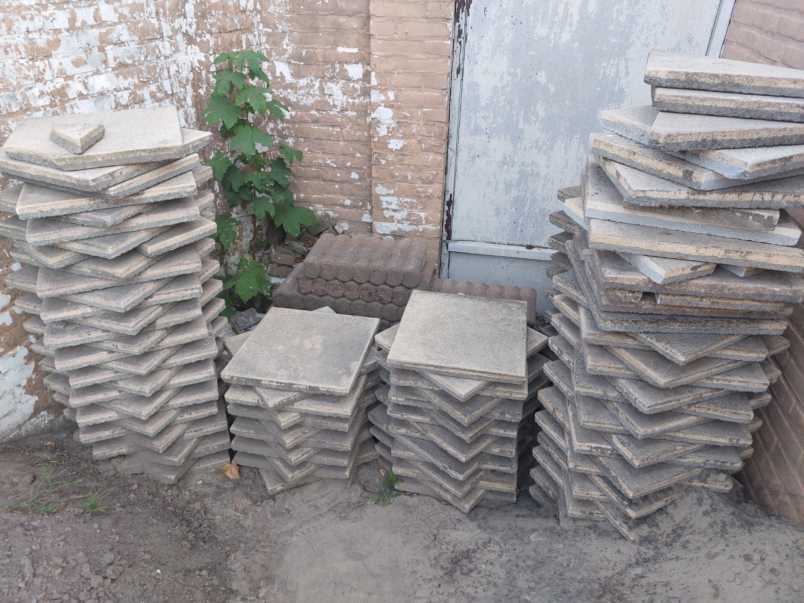 100 Stoeptegels 40x40 cm - Geel en Rood, Tuin en Terras, Ophalen, Gebruikt, 10 m² of meer, Beton