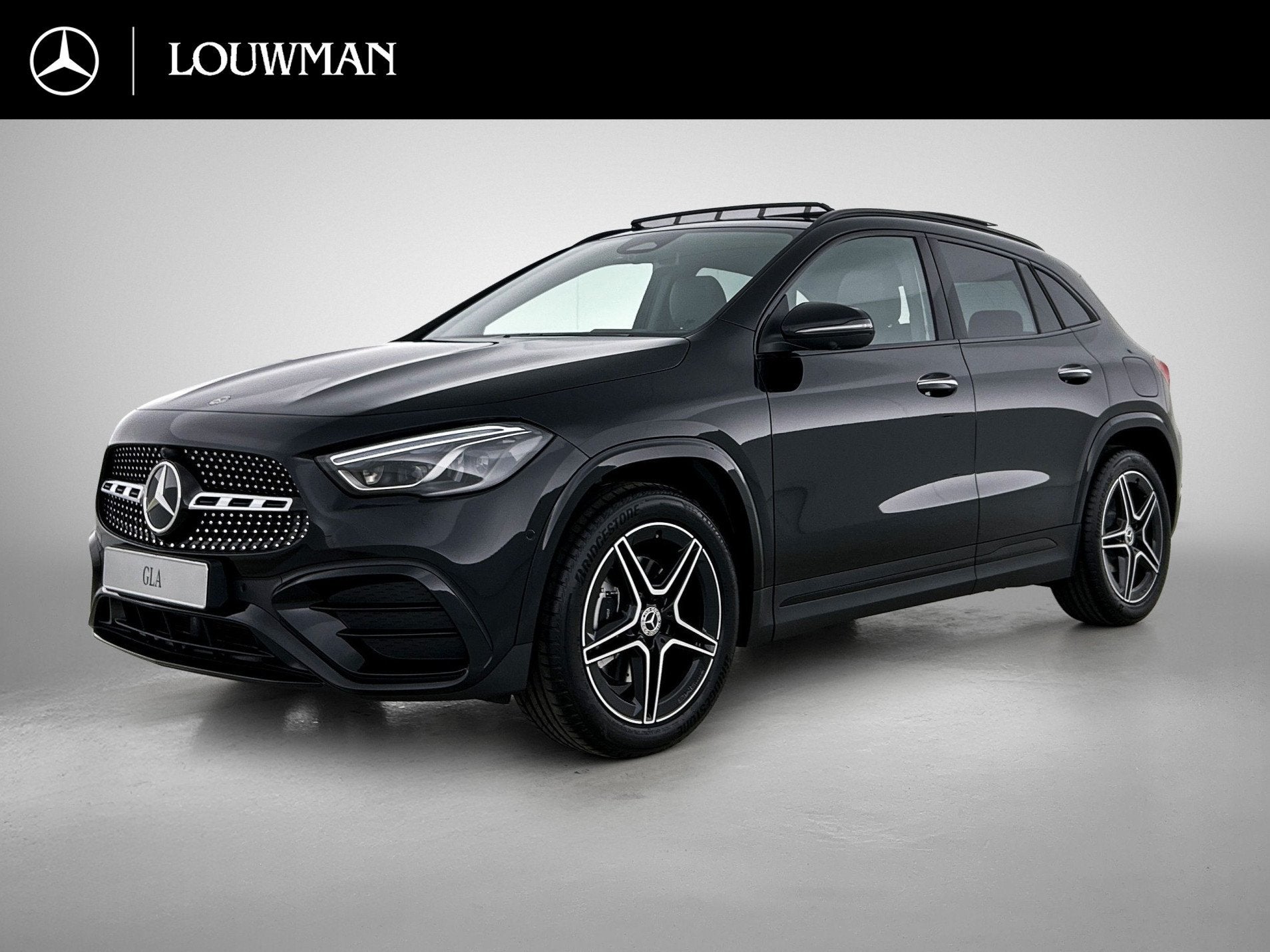 Mercedes-Benz GLA 180 Business Solution AMG | Premium Plus p, Auto's, Zwart, 4 cilinders, Zwart, Bedrijf