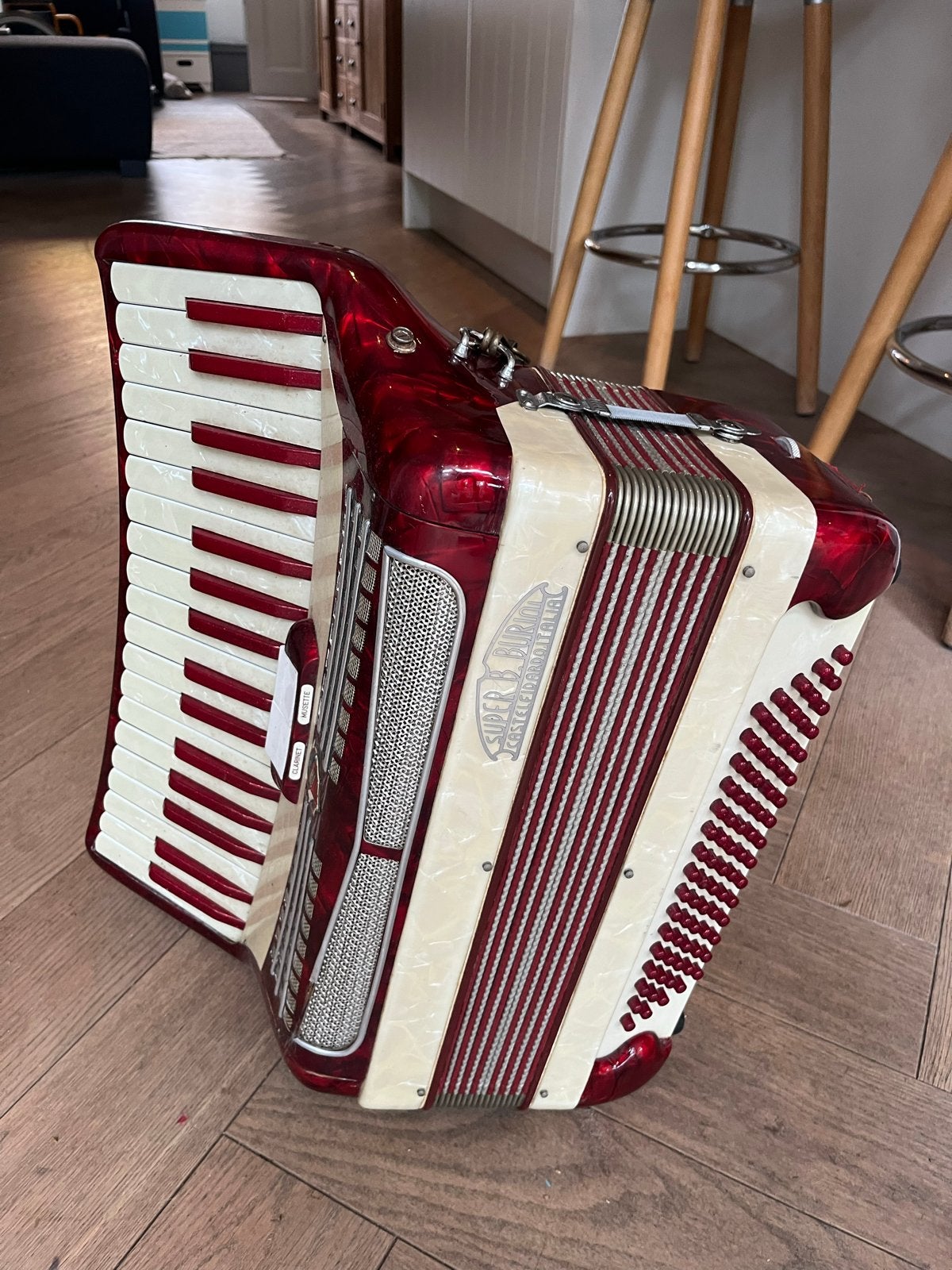Super B Burini Accordeon - Rood/Wit Toetsaccordeon, Gebruikt, Met riemen, Overige formaten, Toetsaccordeon