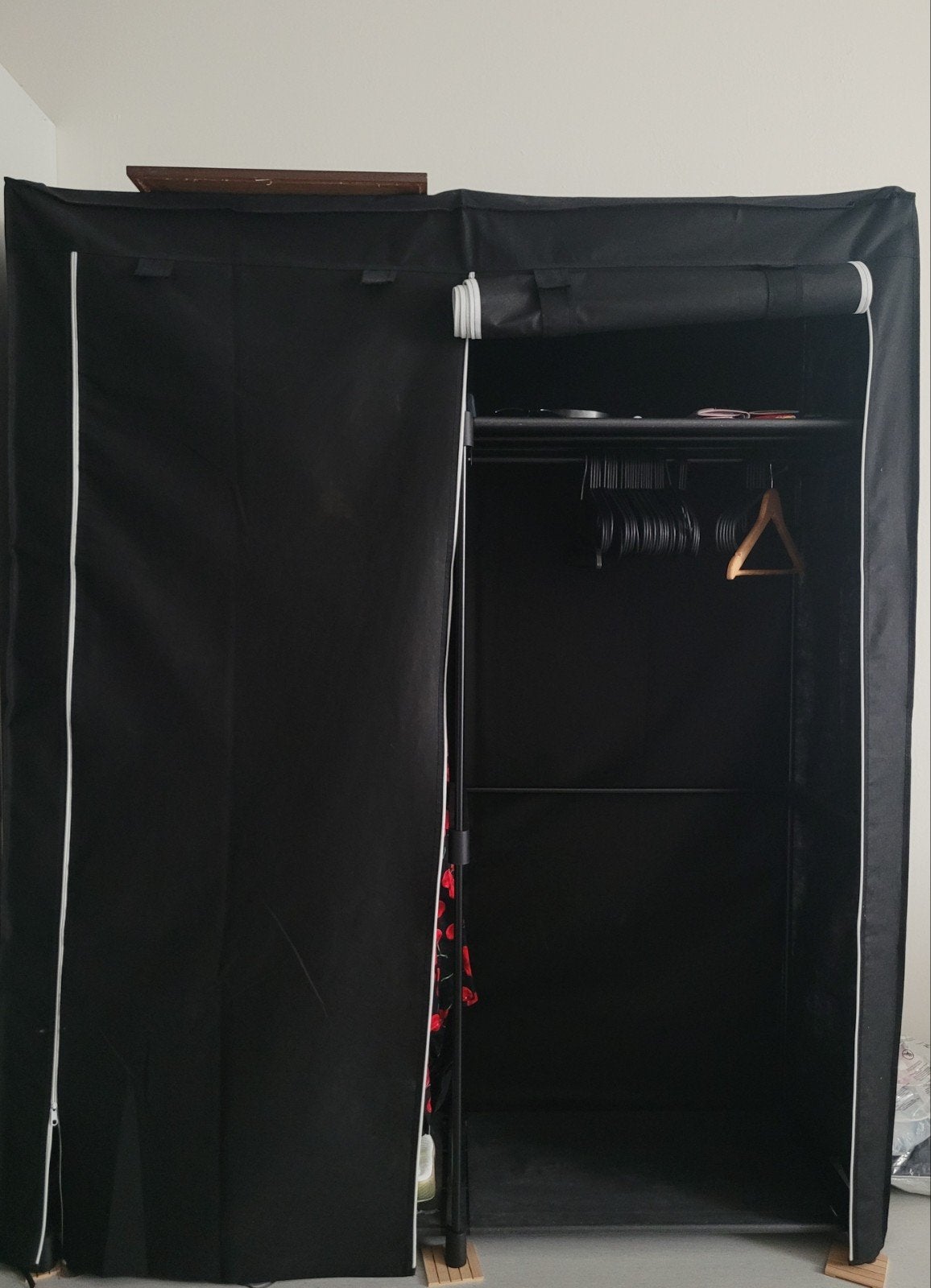 Handige opvouwbare kledingkast met hangruimte en plank, Ophalen, Gebruikt, Met plank(en), 50 tot 100 cm