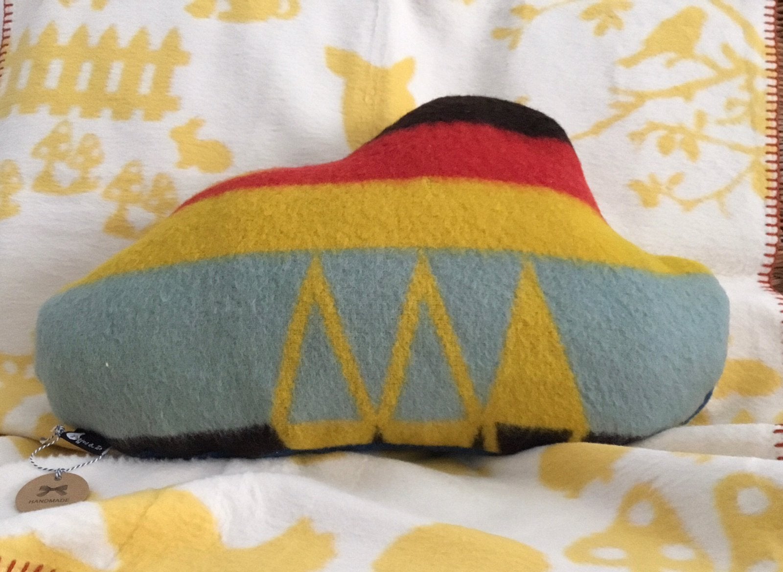 Wollen kussen in de vorm van een wolk., Kinderen en Baby's, Ophalen of Verzenden, Nieuw, Kleed of Kussen