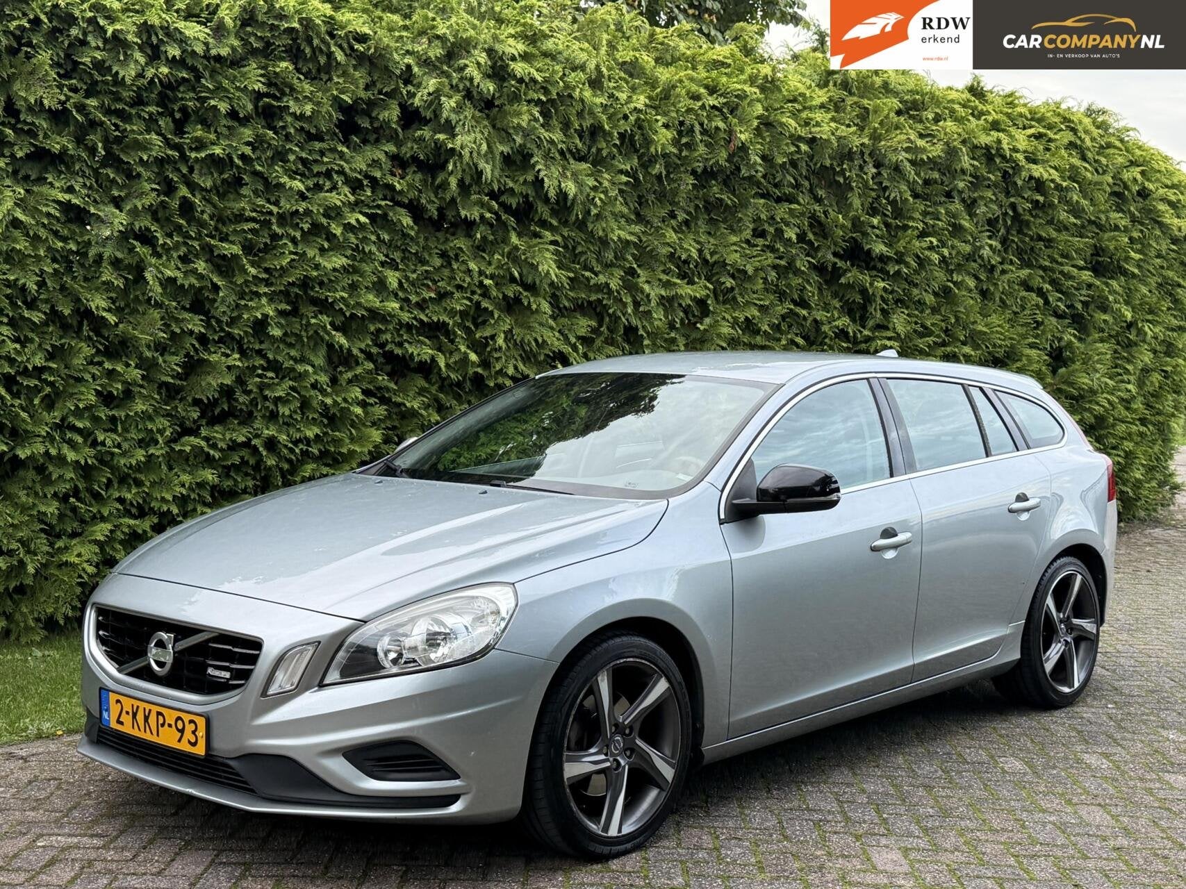 Volvo V60 1.6 |R-Design | Automaat | luxe stoelen, Auto's, Gebruikt, Zwart, 4 cilinders, Leder en Stof