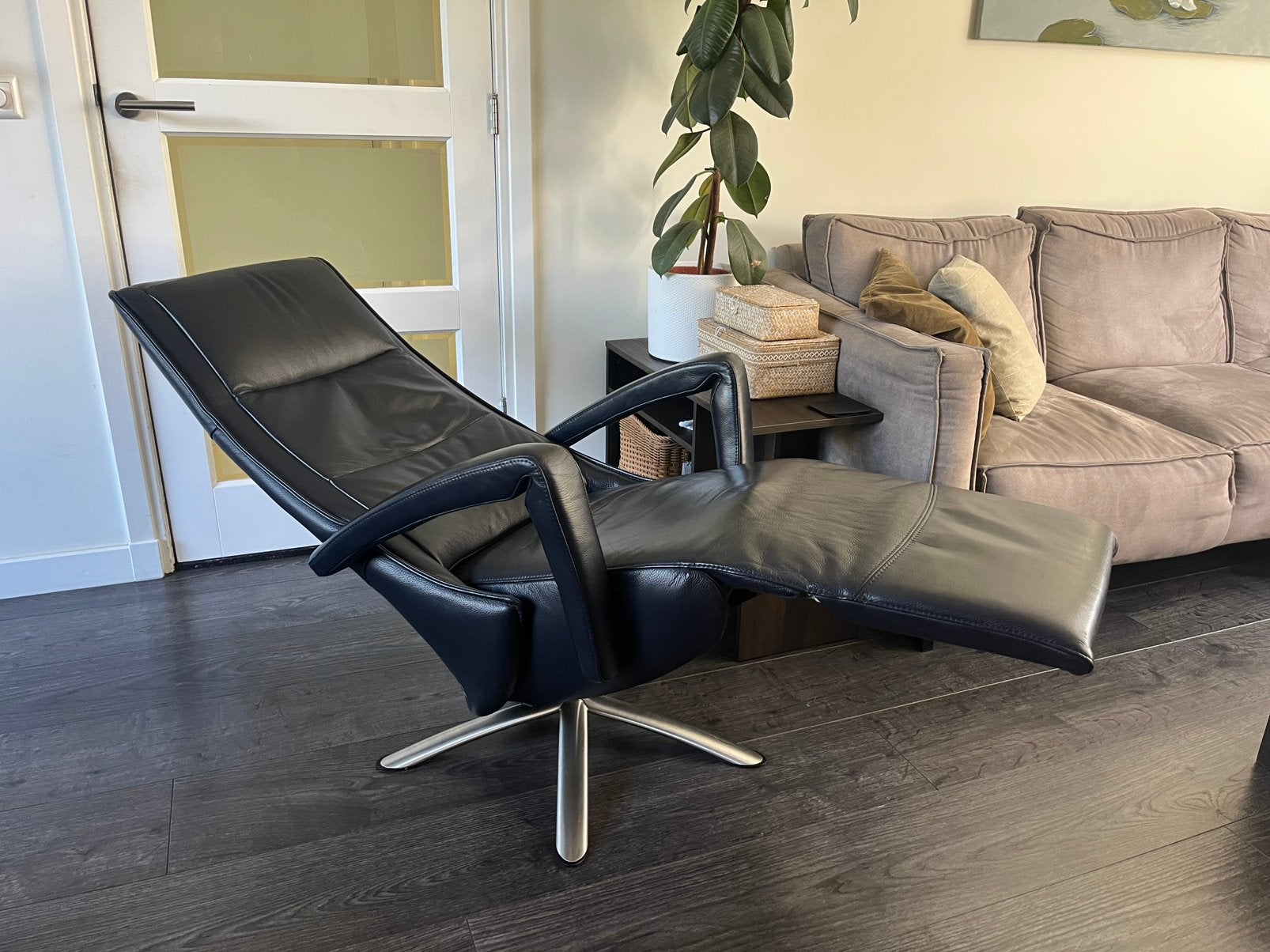 Nette De Toekomst relaxfauteuil Twice L op Accu Zwart Leer, Huis en Inrichting, Fauteuils, Ophalen, Zo goed als nieuw, Leer, 50 tot 75 cm