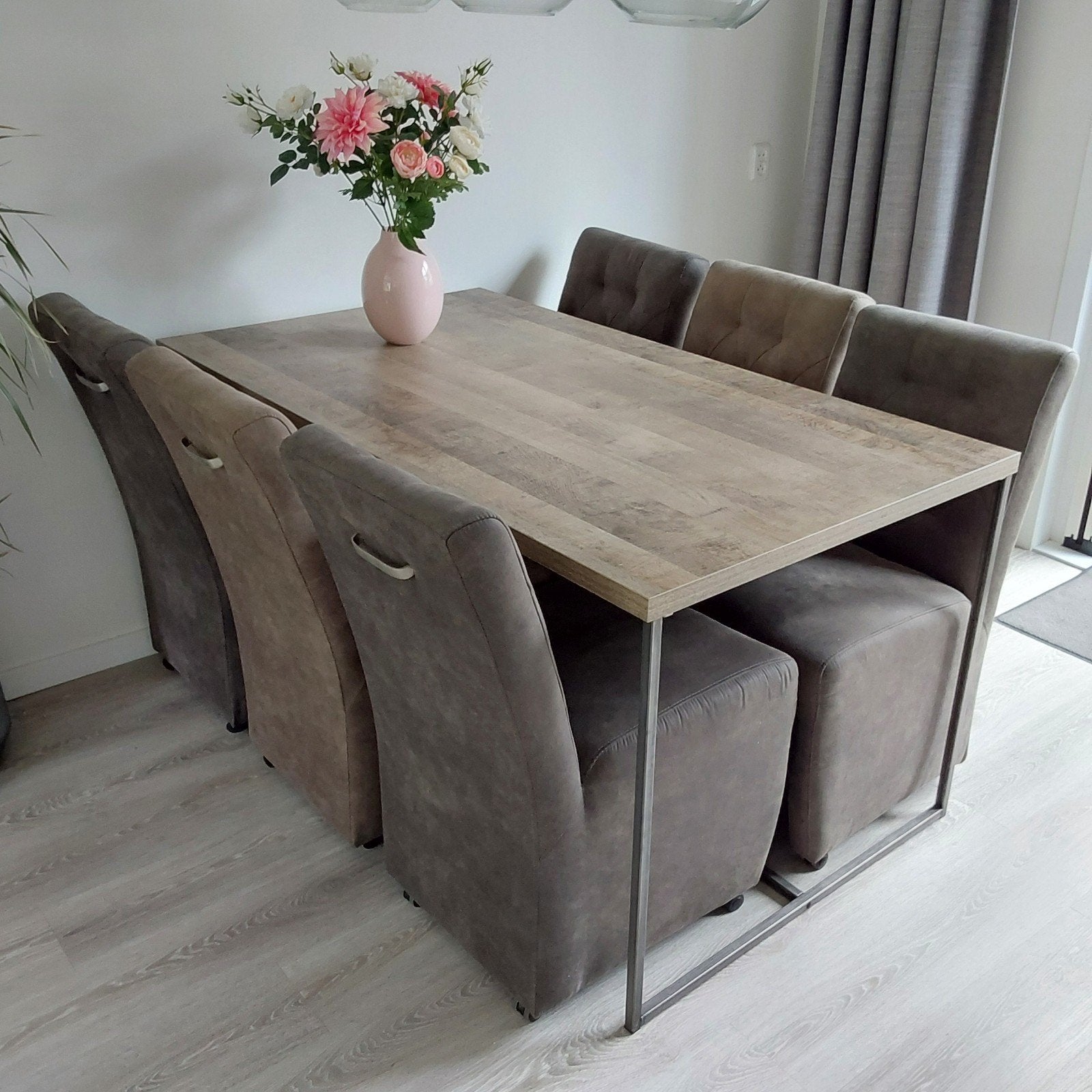 Tafel en stoelen, Ophalen, Zo goed als nieuw, Square, 6 tot 8 stoelen