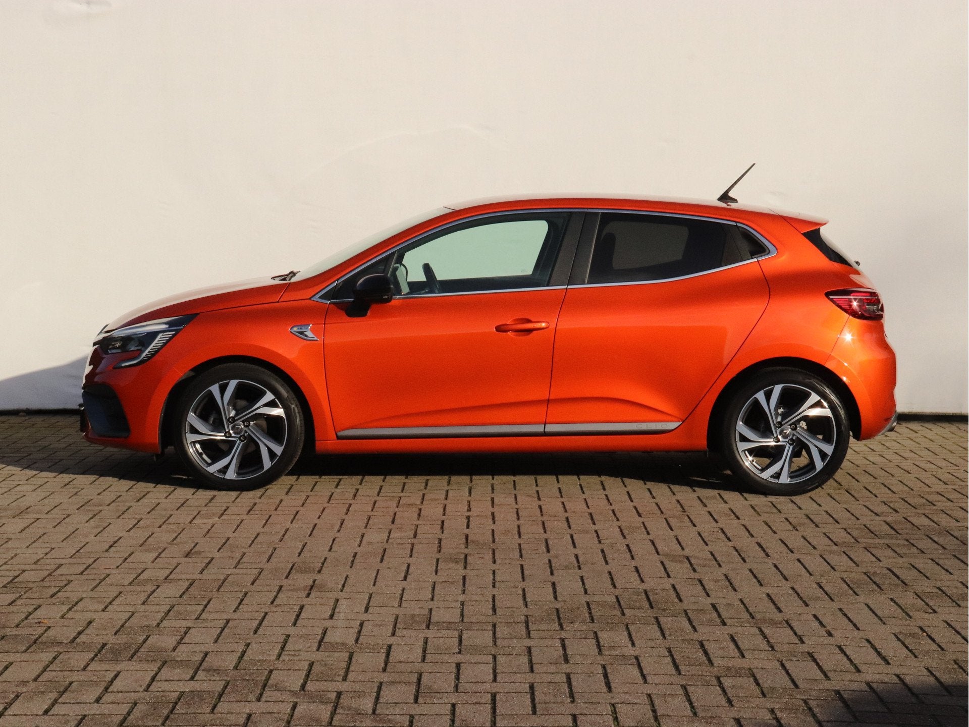 Renault Clio 1.0 TCe R.S. Line CAMERA / STOELVERW / PDC / NA, Auto's, Voorwielaandrijving, Dealer onderhouden, 101 pk, Euro 6