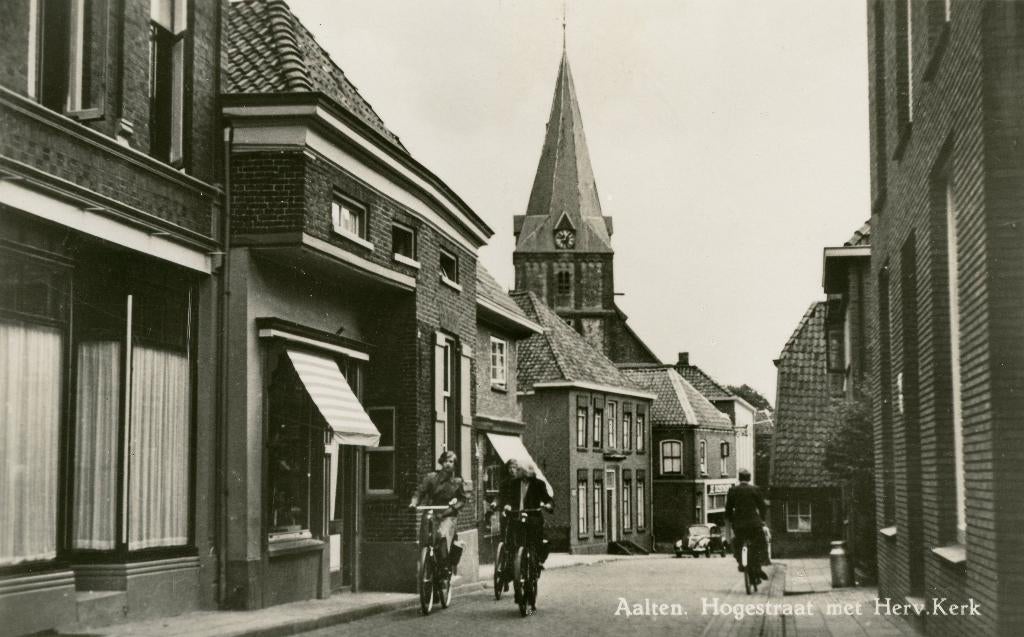 Oude Fotokaart Aalten Hogestraat Kerk, Verzenden, 1940 tot 1960, Gelderland