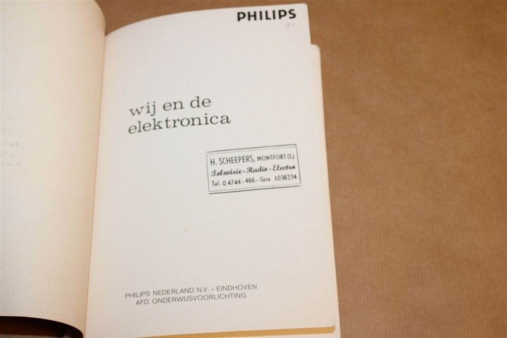 Wij en de Elektronica — Philips, Vintage 1969, Boeken, Ophalen of Verzenden, Gelezen