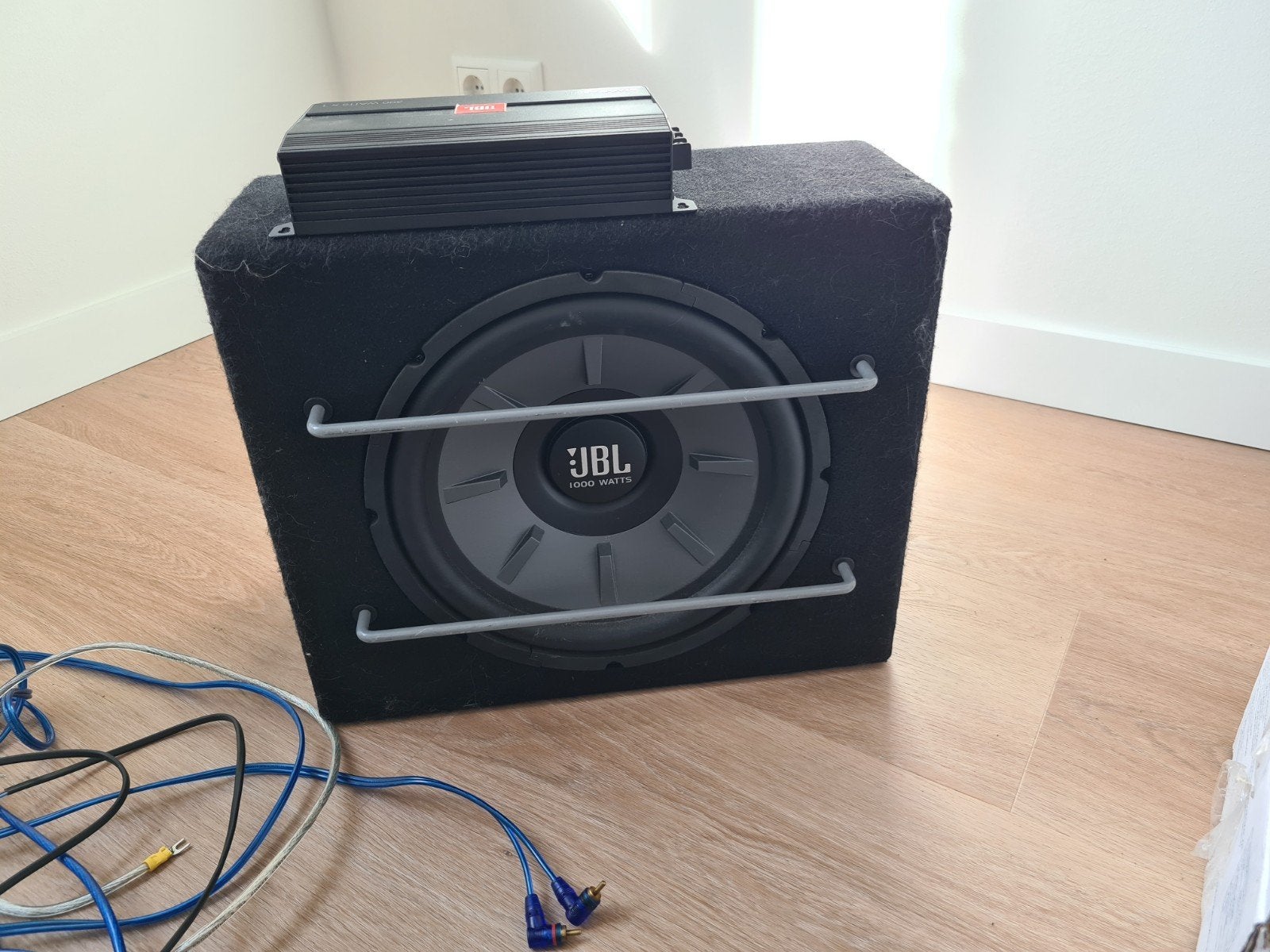 JBL Subwoofer met versterker en bekabeling, Auto diversen, Ophalen, Gebruikt
