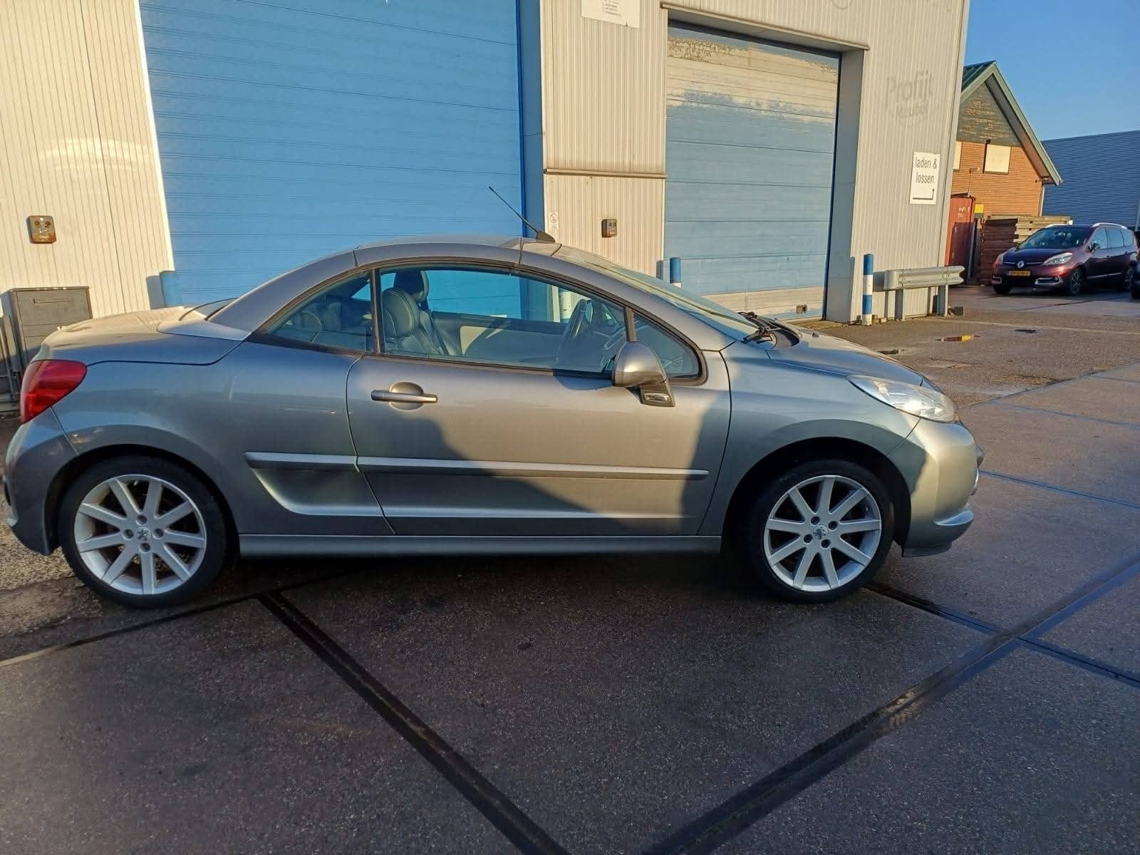 Peugeot 207 1.6 16V CC 88KW 2009 Grijs, Auto's, Voorwielaandrijving, 15 km/l, 4 cilinders, Cabriolet