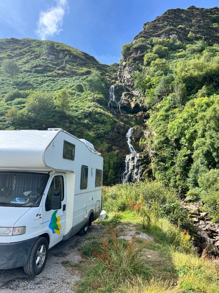 Ruime Knaus camper uit 1994 - familiecamper, Caravans en Kamperen, Campers, Alkoof, Ringverwarming, Fiat, Particulier