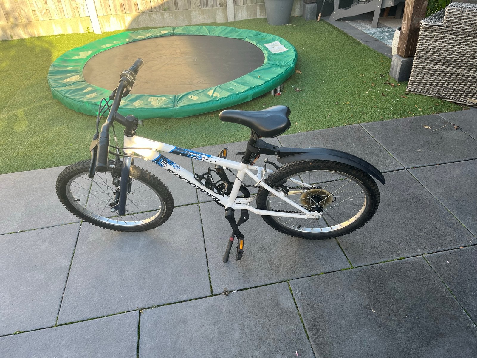 Rockrider kinderfiets - Wit/Blauw, Ophalen of Verzenden, Gebruikt, Velgrem, 20 inch of meer