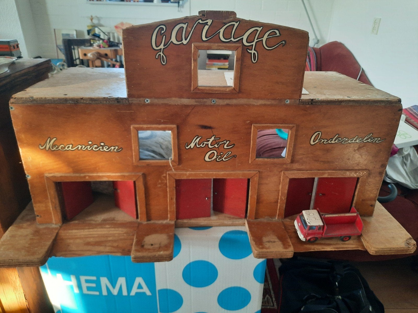 Retro houten garage 70x30 cm - opknapbeurt nodig, Kinderen en Baby's, Speelgoed | Houten speelgoed, Ophalen, Gebruikt, Overige typen