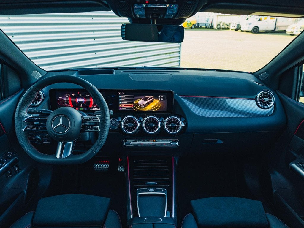 Mercedes-Benz B-Klasse 250 e Business Solution AMG Premium P, Auto's, Mercedes-Benz, Stof, 4 cilinders, 16 kWh, 1655 kg