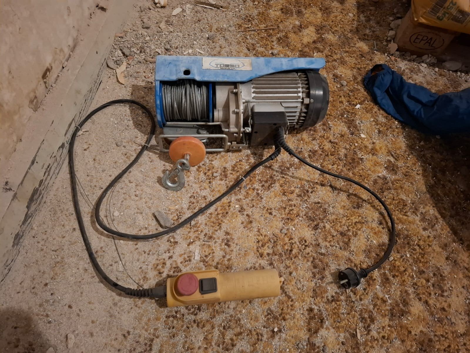 Elektrische Lier, Takel of Hijslier Torso (18m en tot 800 kg, Ophalen of Verzenden, Zo goed als nieuw, Elektrisch