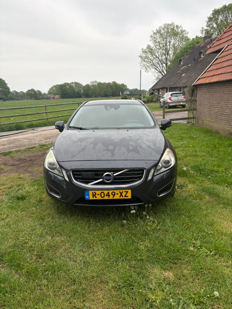 Volvo V60 T4 180pk Start/stop 2011 Grijs, Voorwielaandrijving, 1596 cc, 15 km/l, 4 cilinders