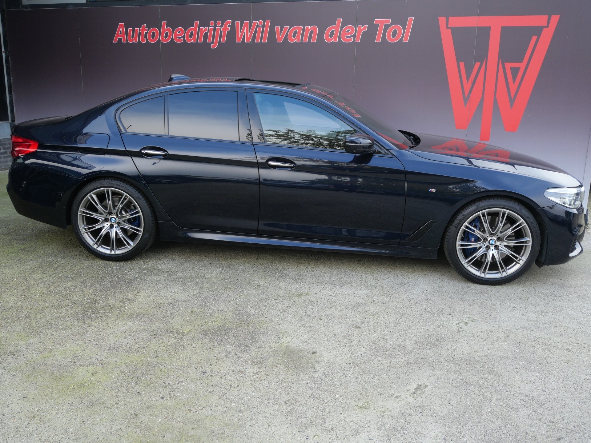 BMW 5 Serie 540i xDRIVE M-SPORT | H.U.D | ADAPT LED | PANO D, Auto's, Automaat, Gebruikt, 2000 kg, Alcantara