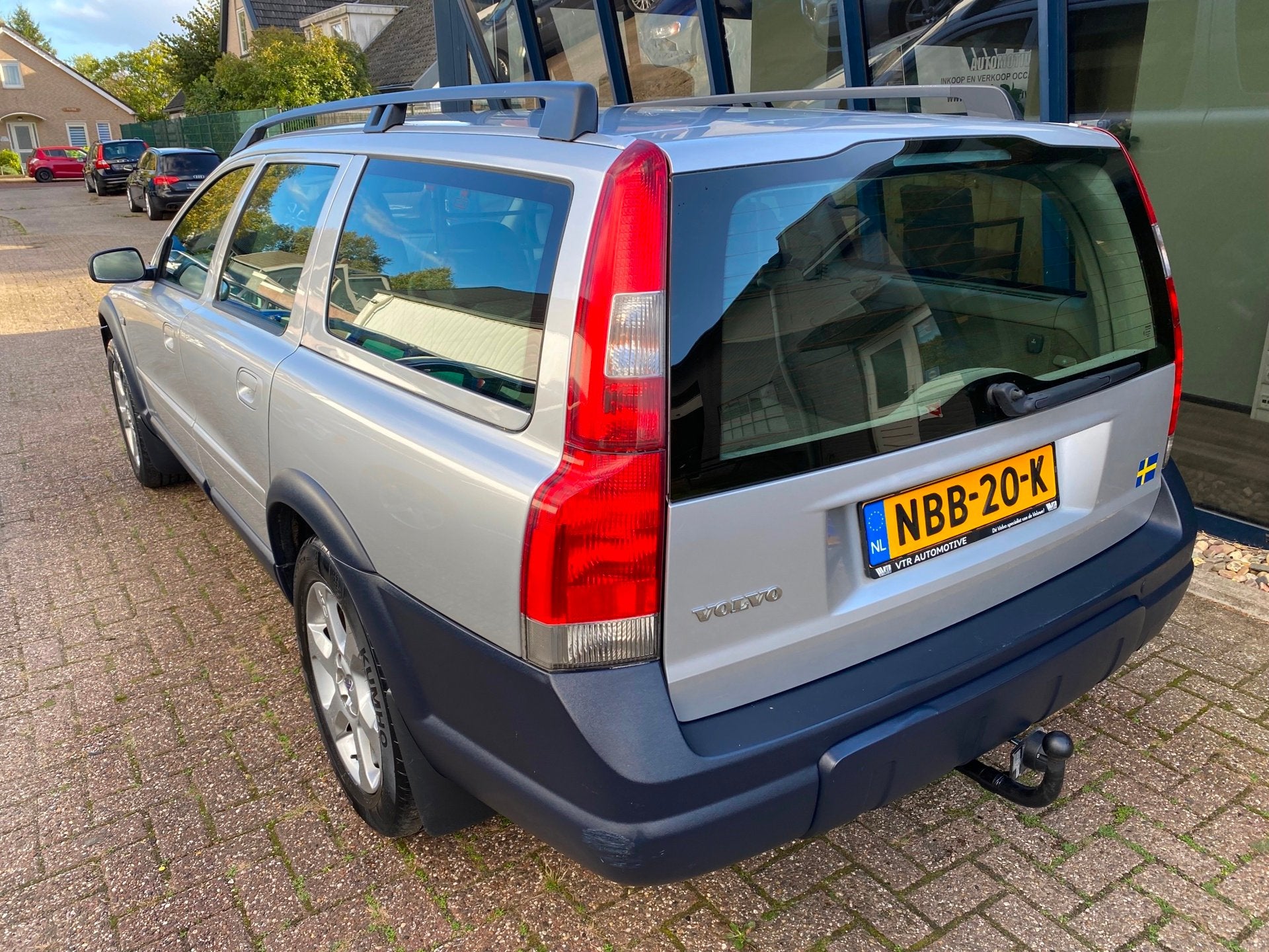 Volvo XC70 2.5 T Comfort Line Automaat 4WD Youngtimer, Auto's, Automaat, Beige, 2521 cc, Verwarmde buitenspiegels
