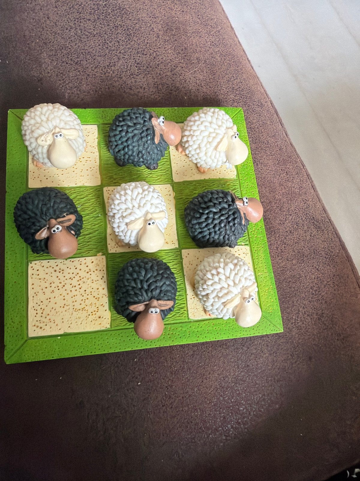 Schattig Schaapjes Damspel - Uniek en Decoratief, Een of twee spelers, Ophalen, Zo goed als nieuw