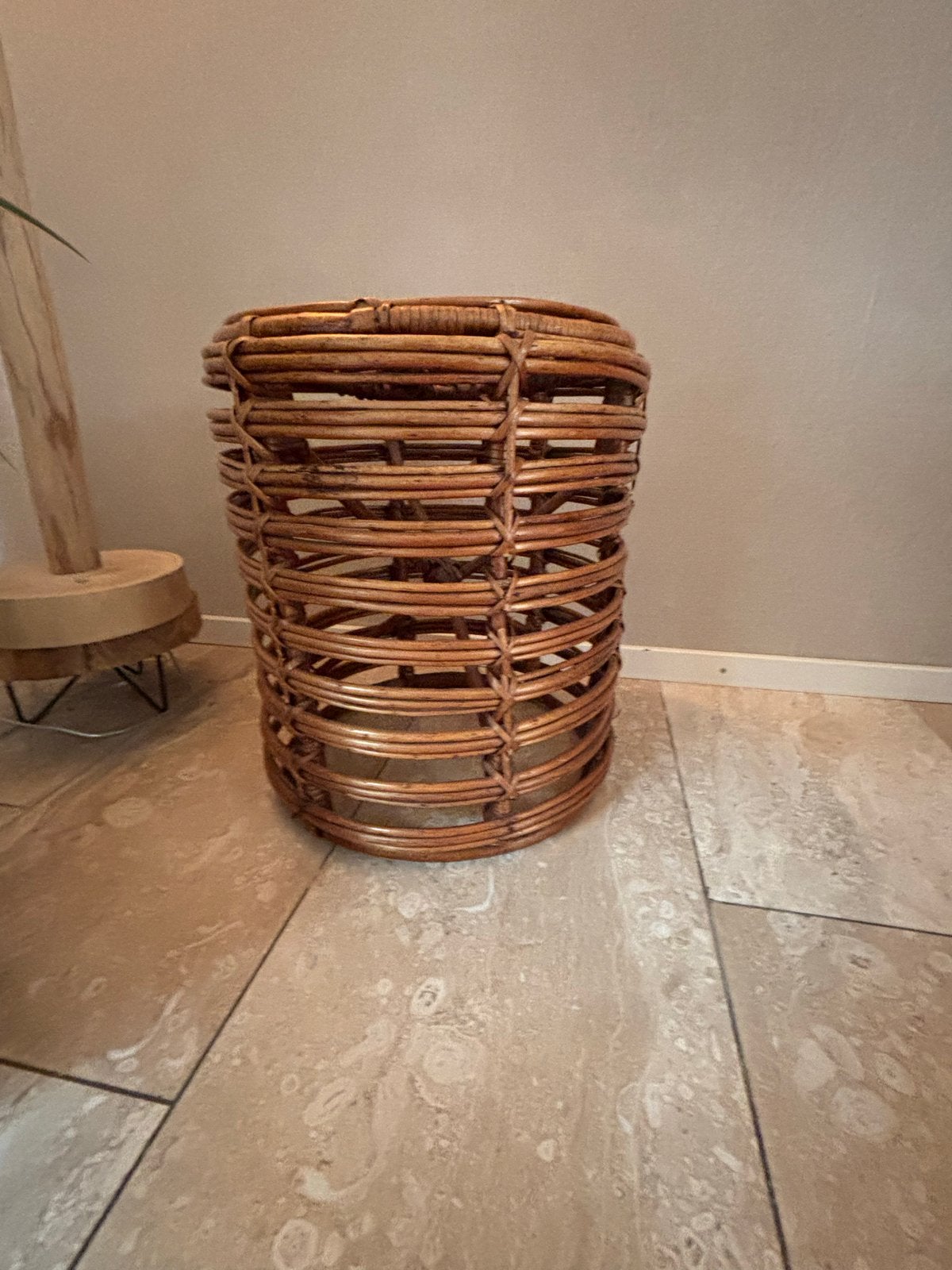 Vintage jaren 60 rotan bijzettafel / poef, Minder dan 55 cm, Gebruikt, Rond, Ophalen of Verzenden