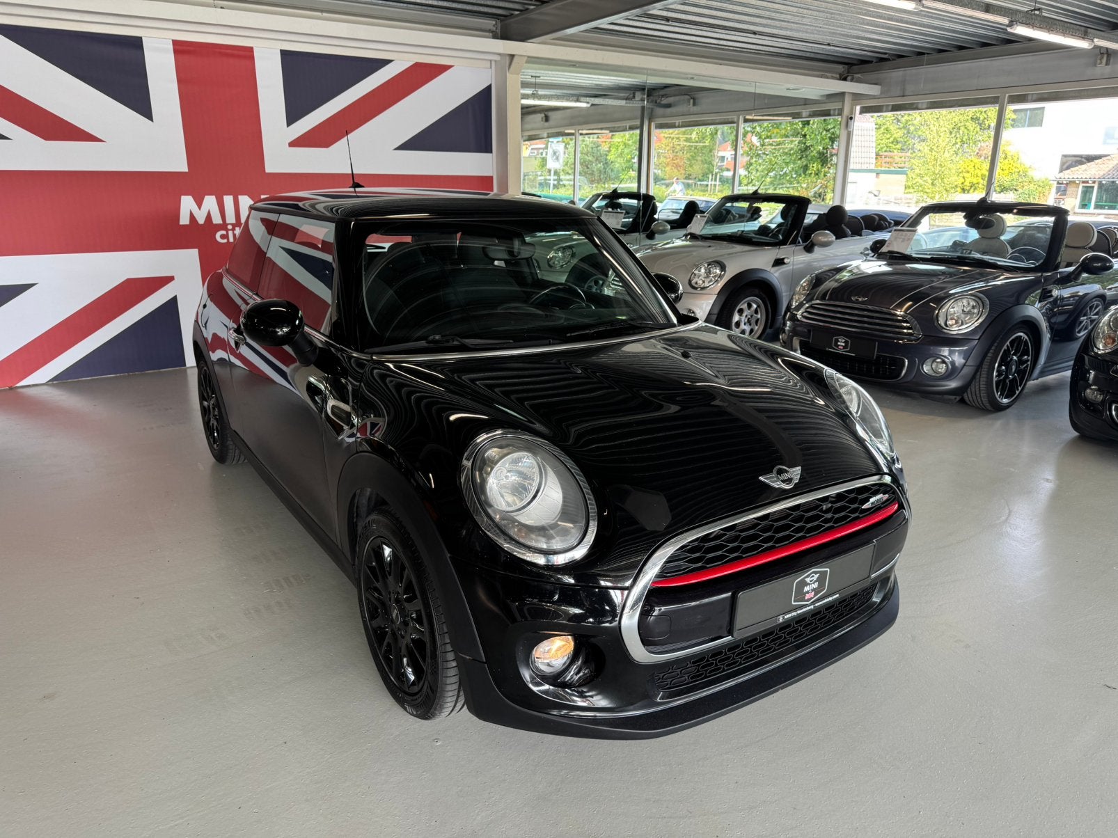 Mini 1.5 Cooper 2017 Zwart ( 6 MAANDEN GARANTIE ), Auto's, Voorwielaandrijving, Zwart, 4 stoelen, Origineel Nederlands