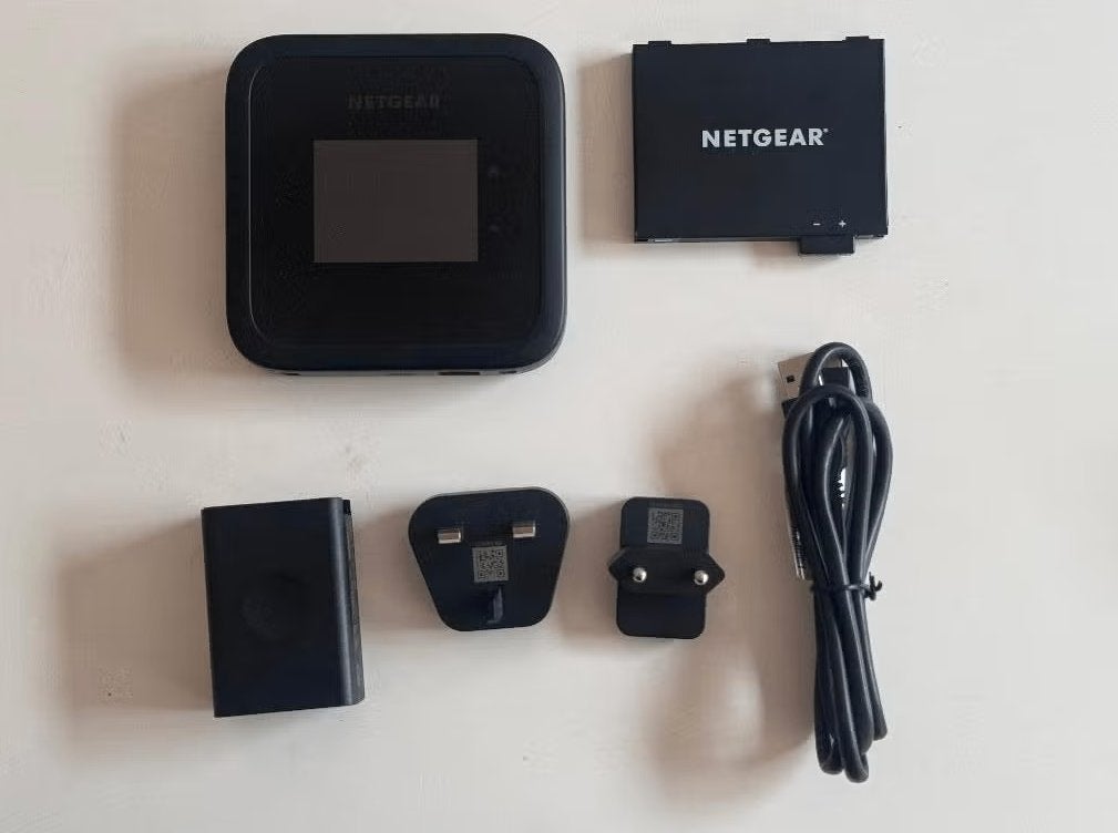 Netgear Nighthawk M6, 5G MiFi Router, 2,5Gbit/s MR6150, Computers en Software, Routers en Modems, Ophalen of Verzenden, Zo goed als nieuw