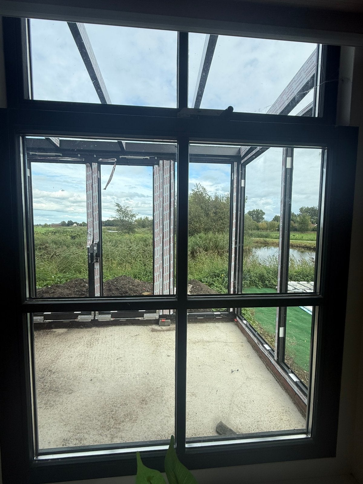 Hardhouten raam + kozijn - uitzetraam, Gebruikt, Raamkozijn, Inclusief glas, 75 tot 150 cm