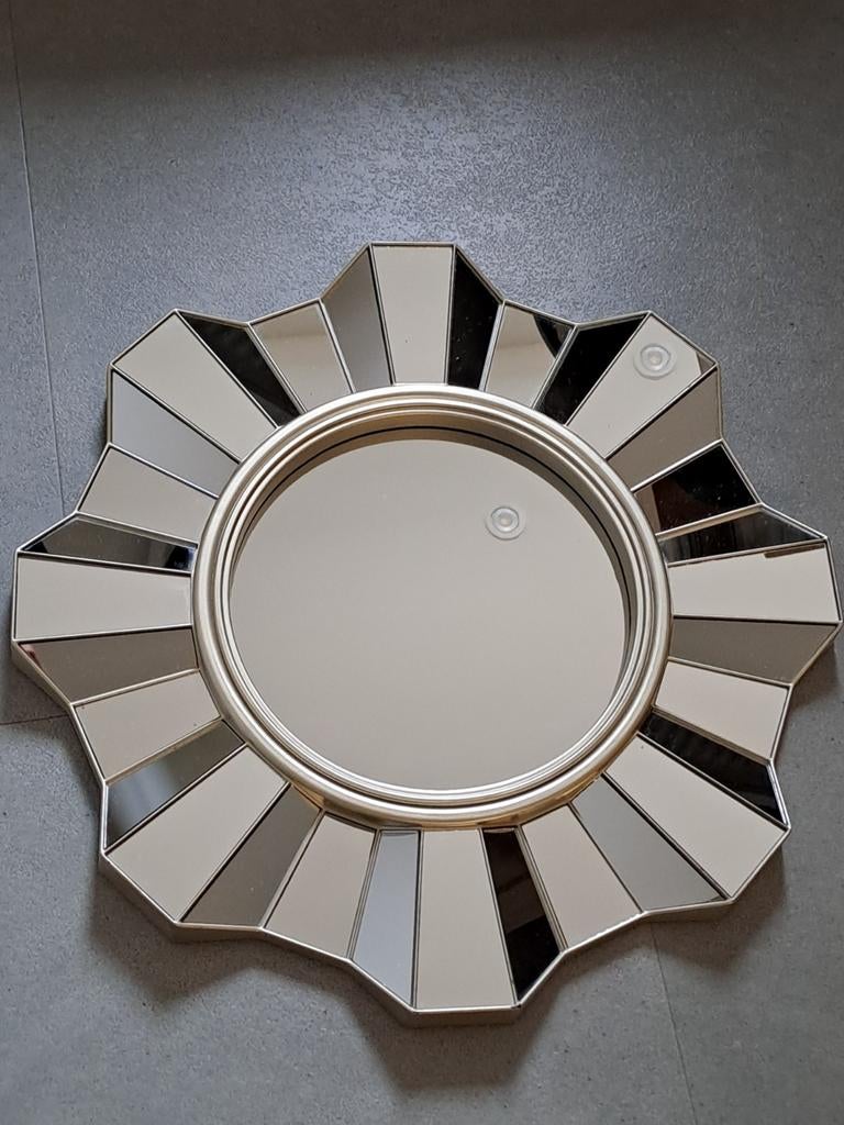Licht gouden / crèmekleurige spiegel met zonnestraal design, Minder dan 50 cm, Ophalen of Verzenden, Zo goed als nieuw, Minder dan 100 cm