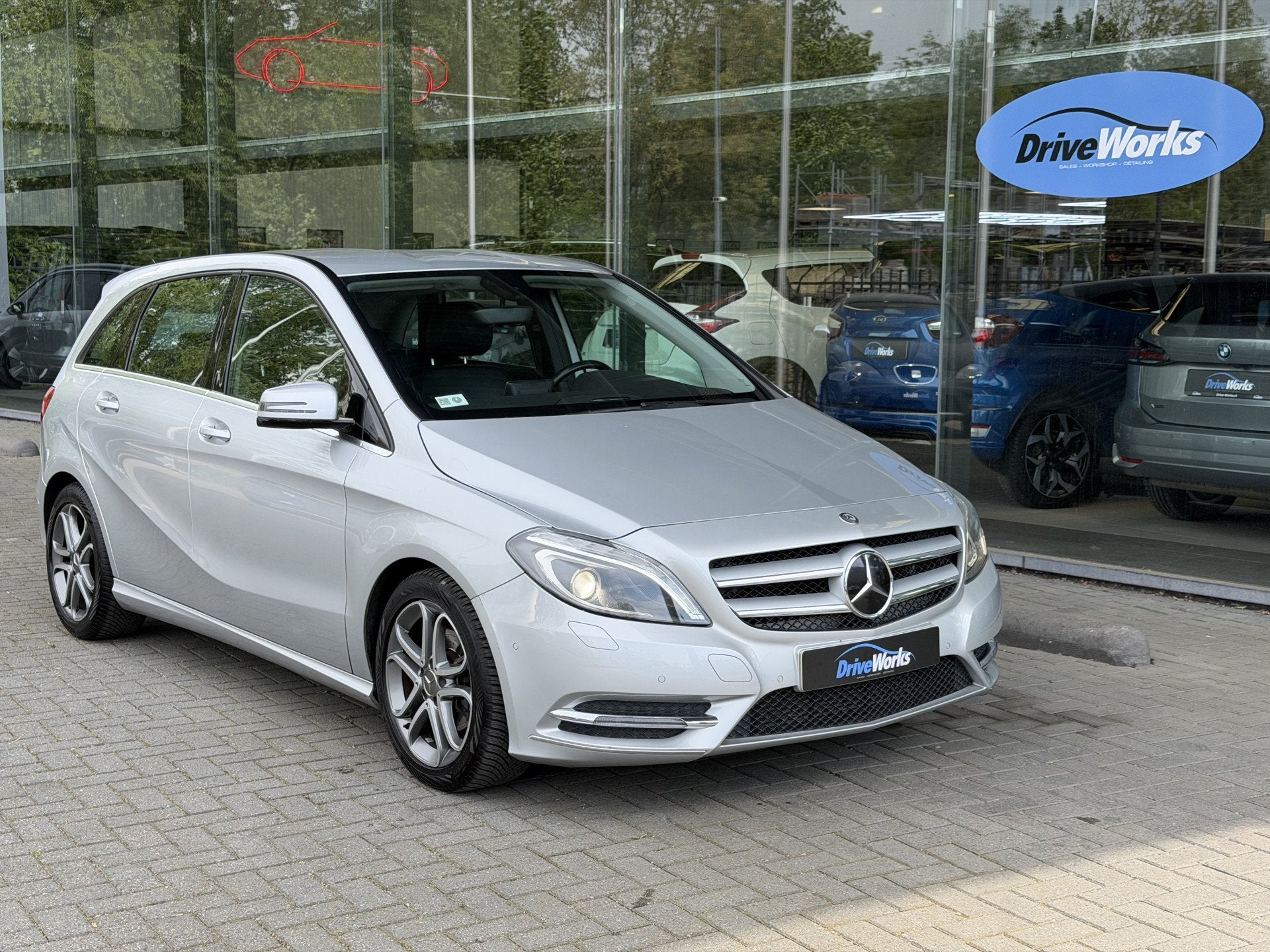 Mercedes-Benz B-Klasse 180 Ambition | Sport | Leer | Xenon |, Auto's, 1325 kg, Gebruikt, 4 cilinders, Met garantie (alle)