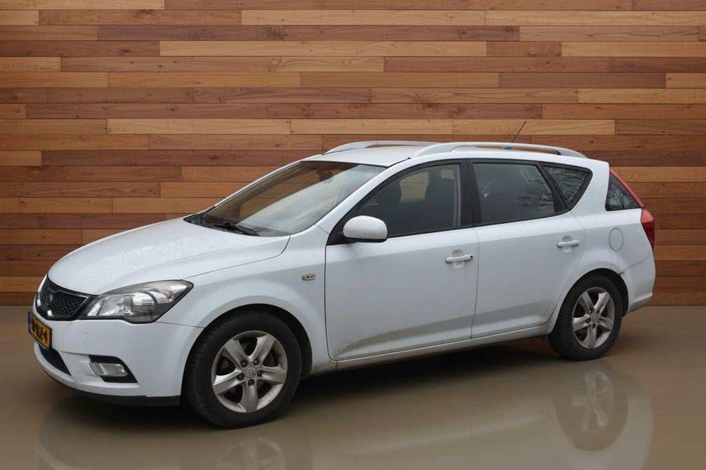 Kia cee'd Sporty Wagon 1.6 CRDi Navigator Plus Pack | NO APK, Voorwielaandrijving, Euro 5, Stof, Gebruikt
