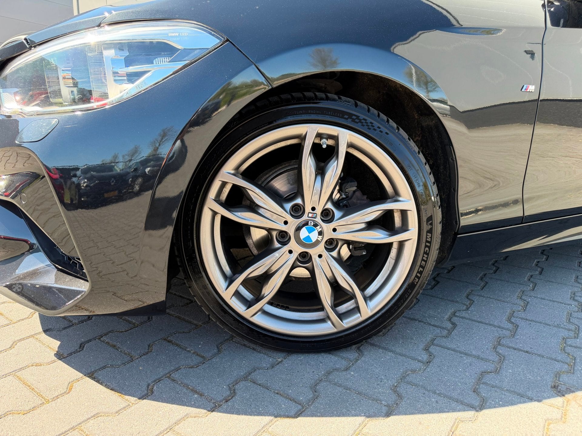 BMW 1-serie 118i High Executive STAGE 1 TUNE 180 PK M sport, Gebruikt, Zwart, Bedrijf, 650 kg