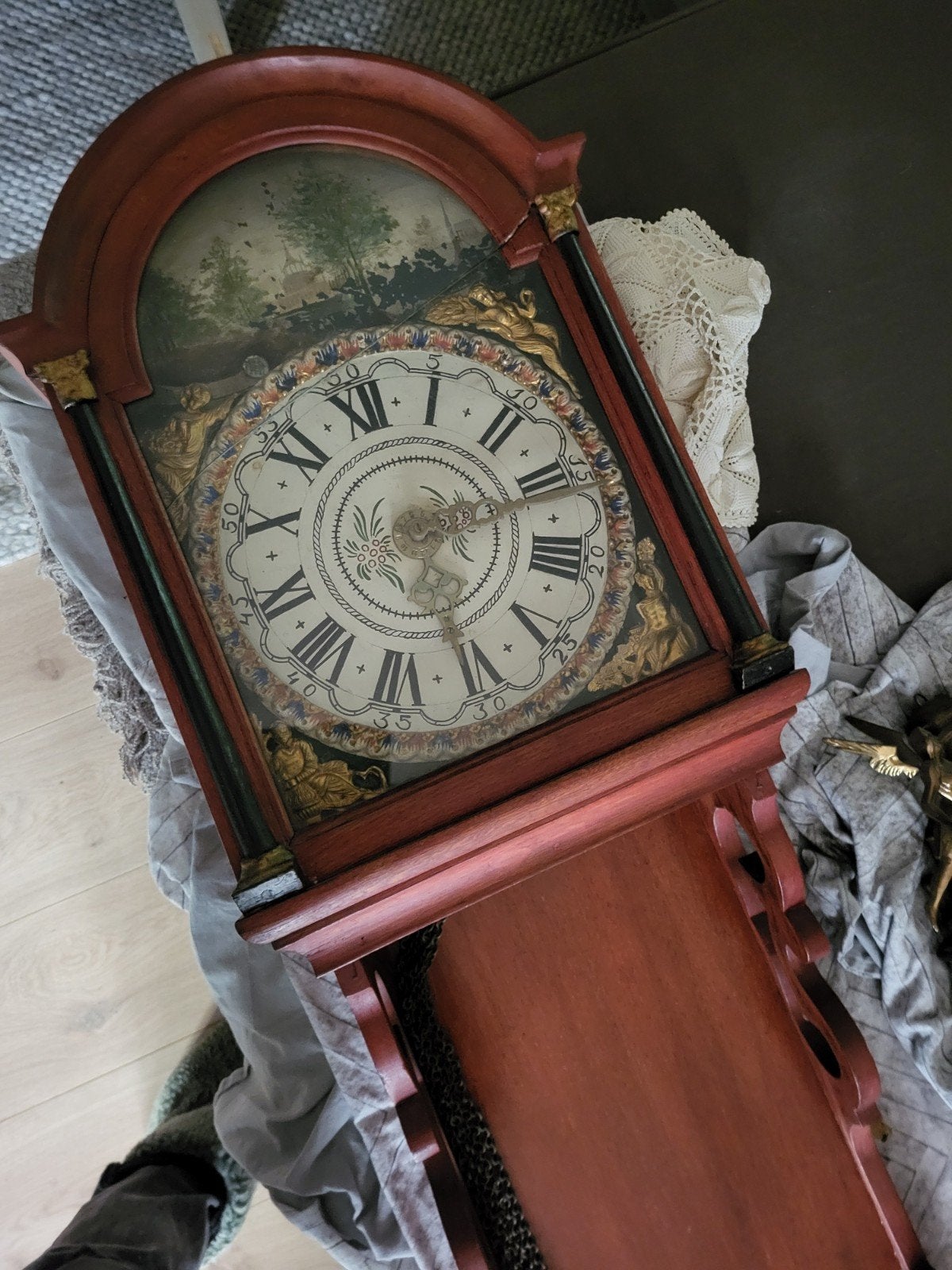 Friese wandklok, Ophalen