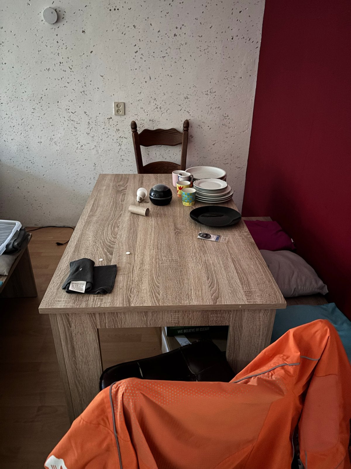 Eenvoudige houten eettafel met bankje, Gebruikt, 100 tot 150 cm, Vier personen, Rechthoekig