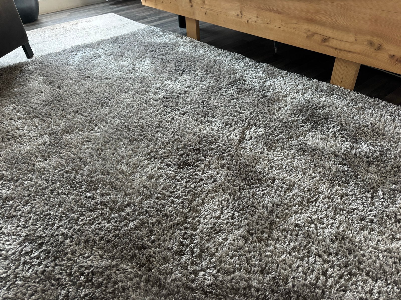 JYSK BIRK Hoogpolig Vloerkleed Grijs 140x200 cm, Ophalen, 100 tot 150 cm, Zo goed als nieuw, 150 tot 200 cm
