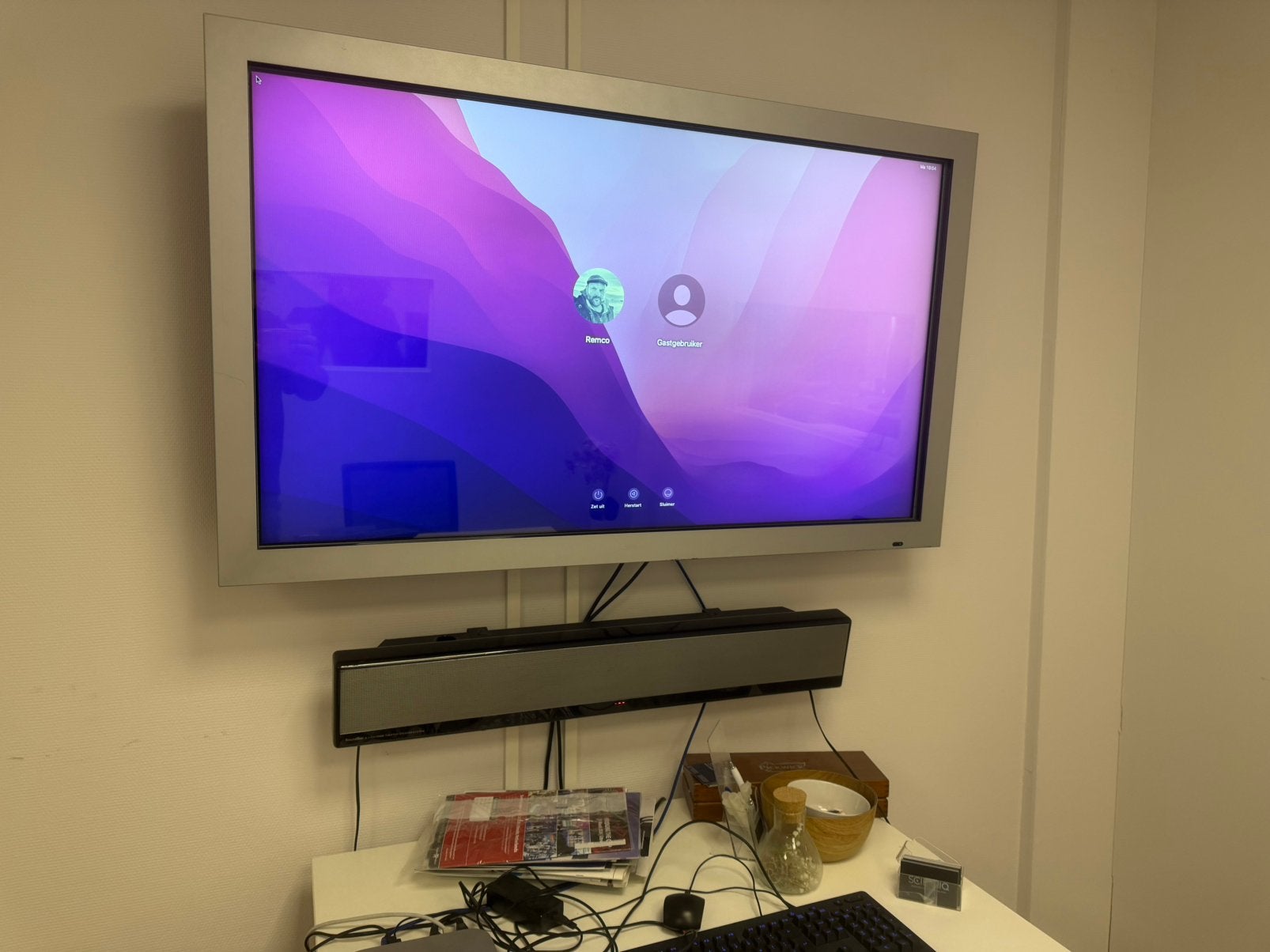 Digibord oud model met soundbar. Werkt