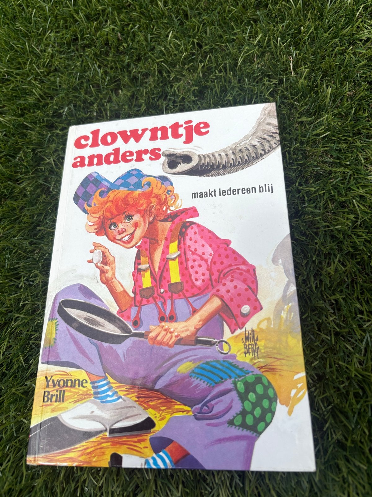 Clowntje Anders maakt iedereen blij - Yvonne Brill, Ophalen of Verzenden, Gelezen, Fictie algemeen