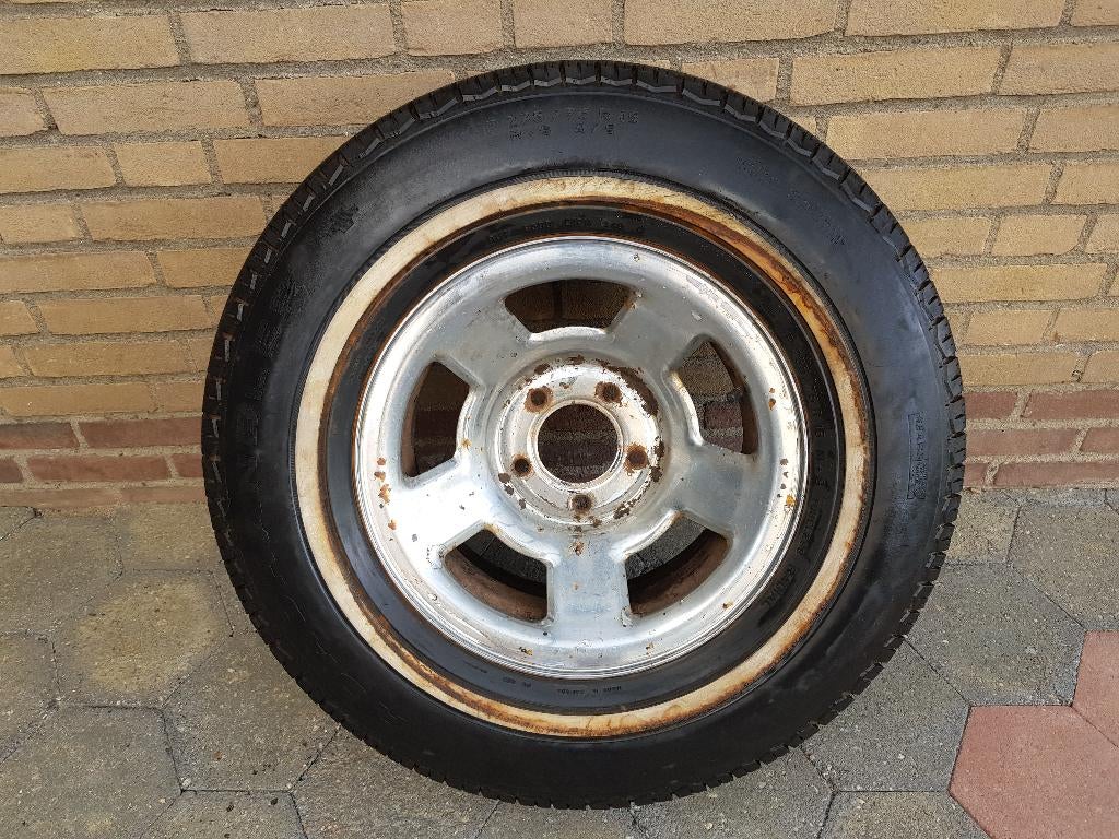 235-75-r15 5x127 wielsteek 82 mm naafgat   /// 25 euro \\\, Ophalen, Gebruikt, Chevrolet