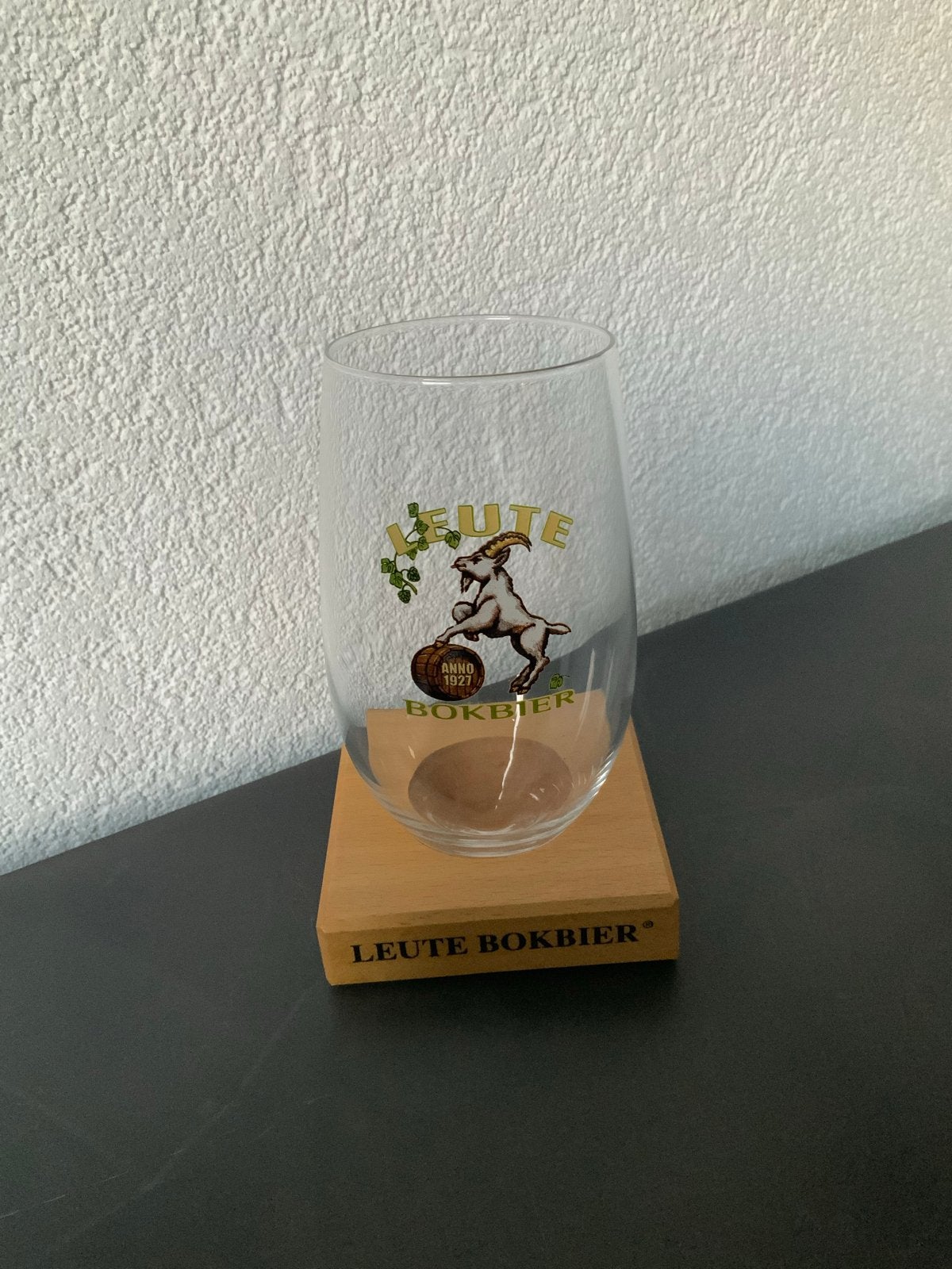 Leute Bokbier glas met houten onderzetter, Verzamelen, Ophalen of Verzenden, Nieuw, Glas of Glazen, Overige merken