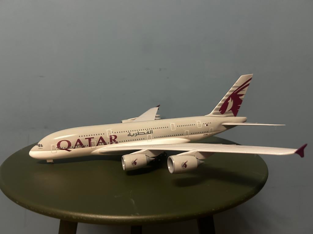 Qatar A380 1:200, Verzamelen, Luchtvaart en Vliegtuigspotten, Ophalen of Verzenden, Gebruikt, Schaalmodel