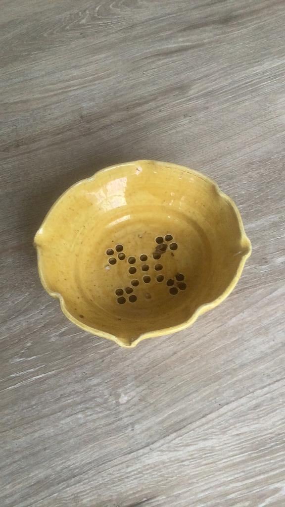 Antieke keramiek vergiet, Ophalen
