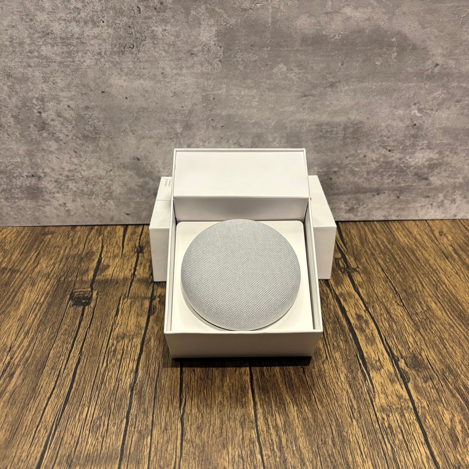 Google Nest Mini 2e Generatie - Chalk | 1 jaar garantie, Slimme speaker, Google, Sales@lmco.nl, Zo goed als nieuw